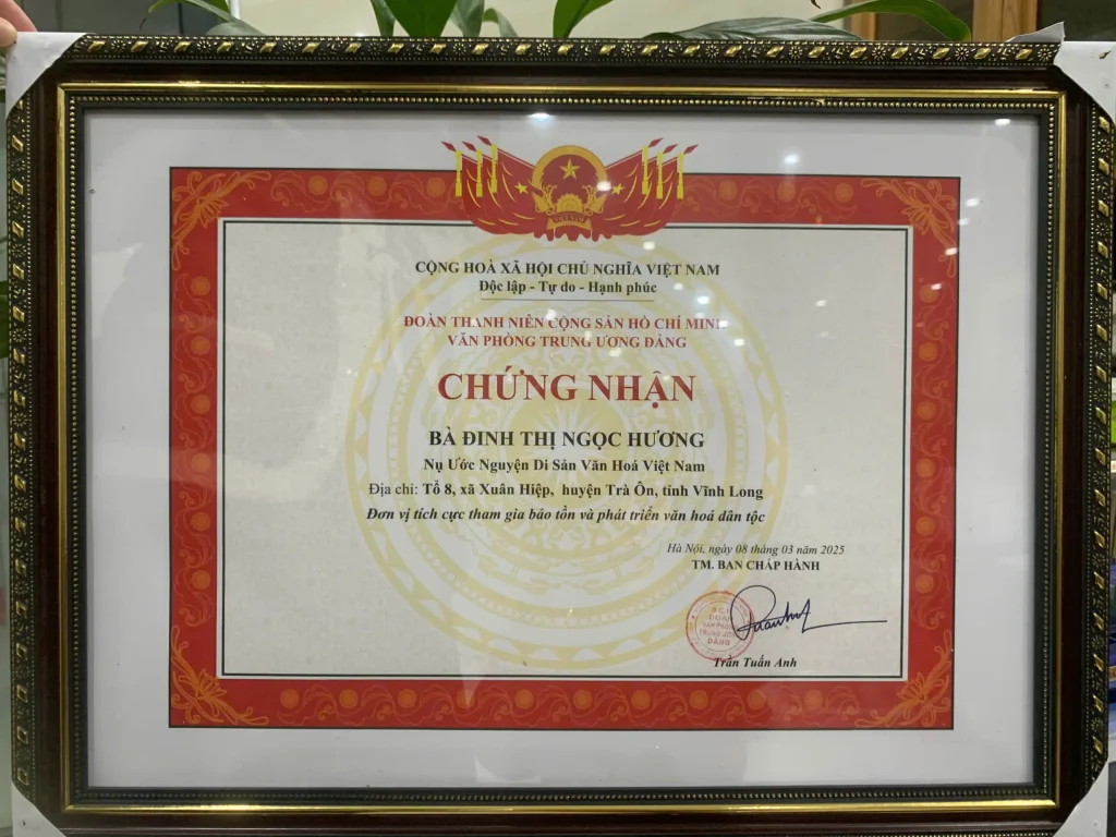 Chứng nhận di sản văn hóa nụ ước nguyện 4 mặt