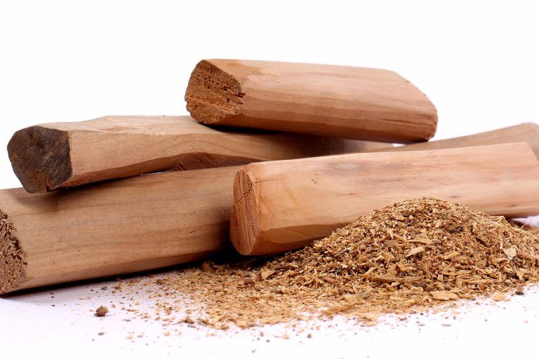 Nhận biết gỗ trầm thật thông qua màu sắc 